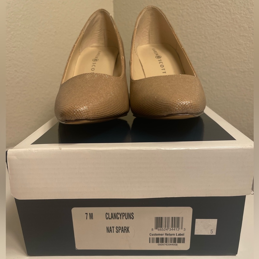 KAREN SCOTT GOLD GLITTER HEELS, WOMEN’S, SIZE 7M, NEW IN BOX. - Picture 3 of 9
